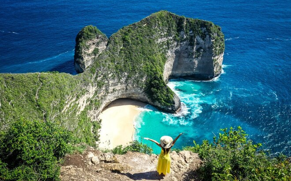 Kelingking Beach: A Dramatic Cliffside Escape on Nusa Penida