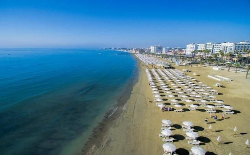 Exploring the Scenic Beauty of Larnaca Beach