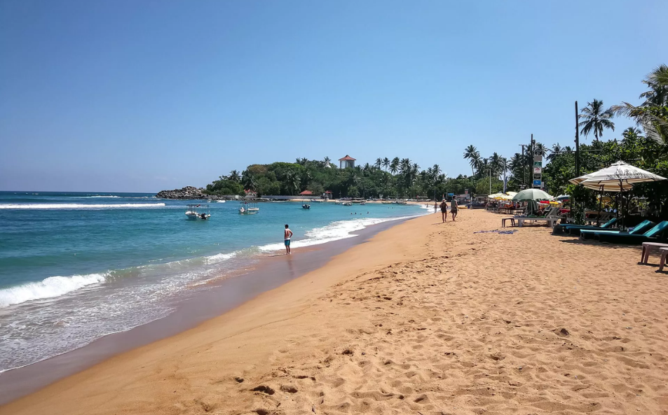 Exploring Unawatuna Beach: Sri Lanka’s Stunning Seaside Retreat